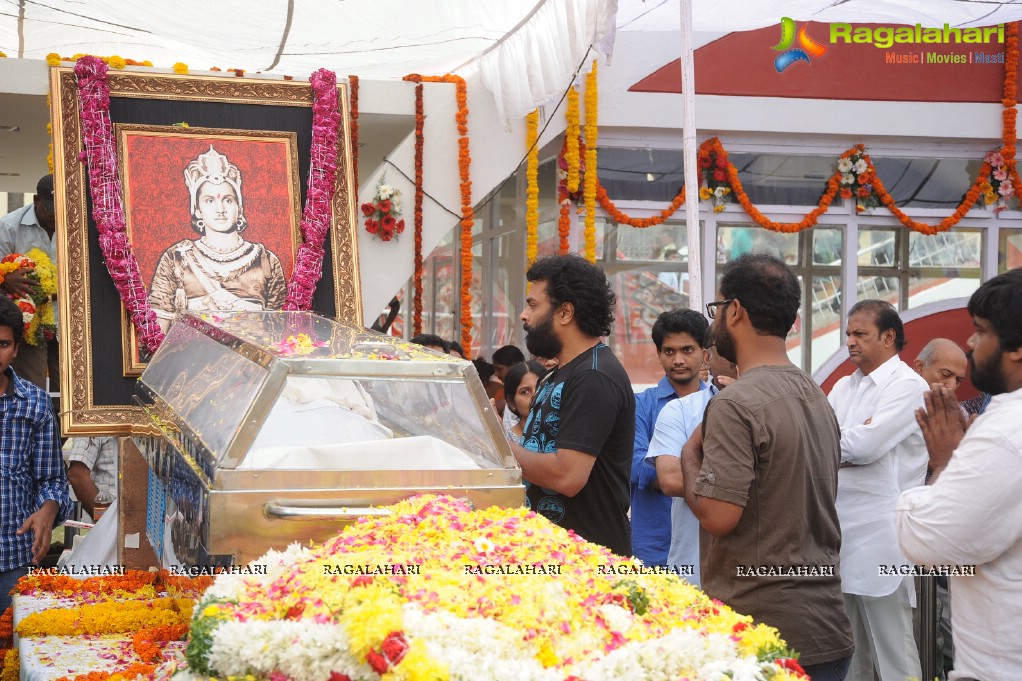 Celebrities pay homage to Dr. Akkineni Nageswara Rao