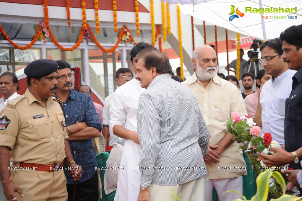 Celebrities pay homage to Dr. Akkineni Nageswara Rao