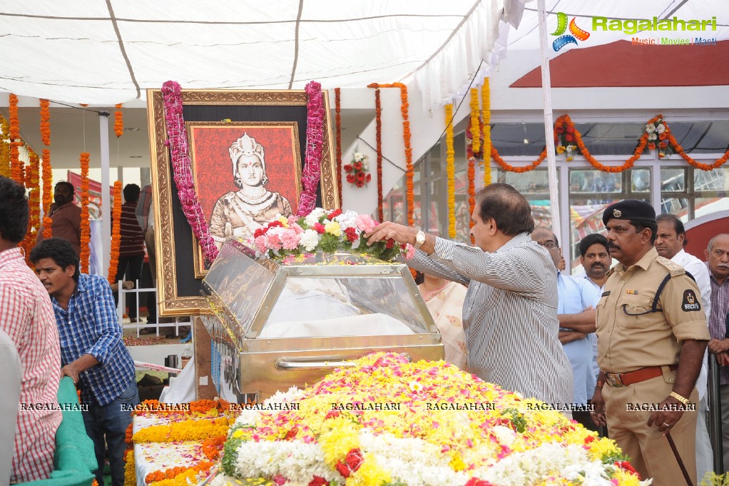 Celebrities pay homage to Dr. Akkineni Nageswara Rao