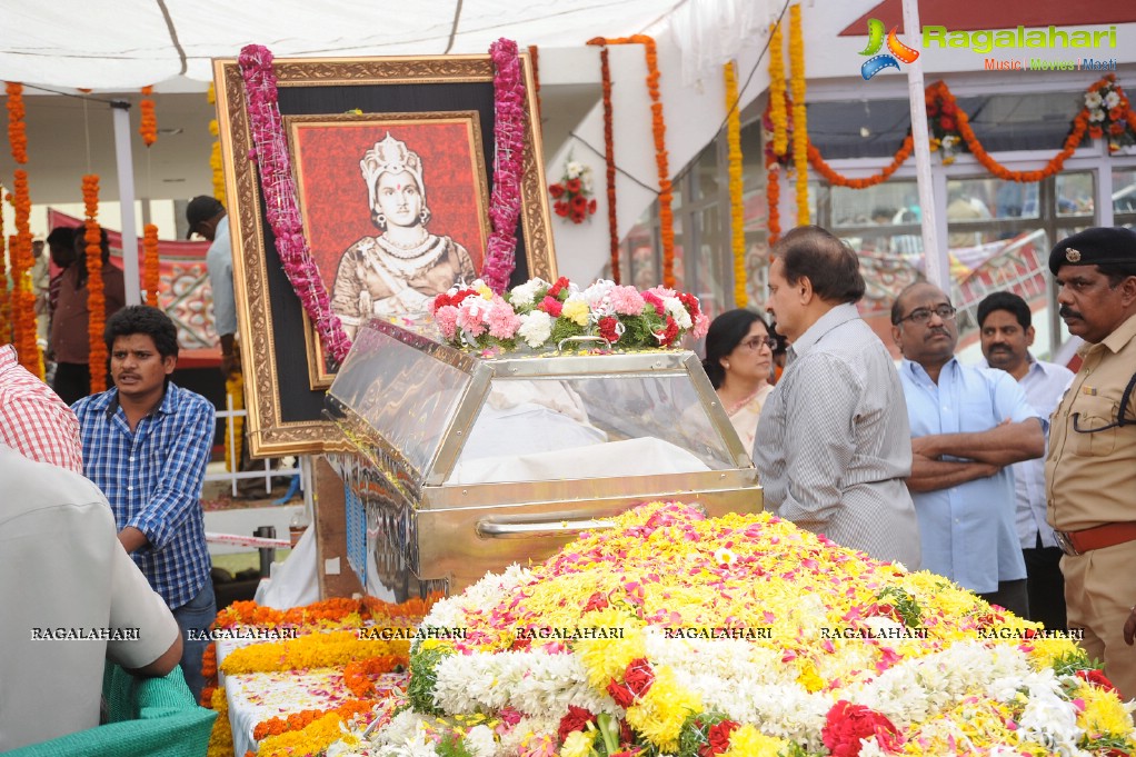 Celebrities pay homage to Dr. Akkineni Nageswara Rao