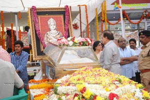 Celebrities pay homage to ANR