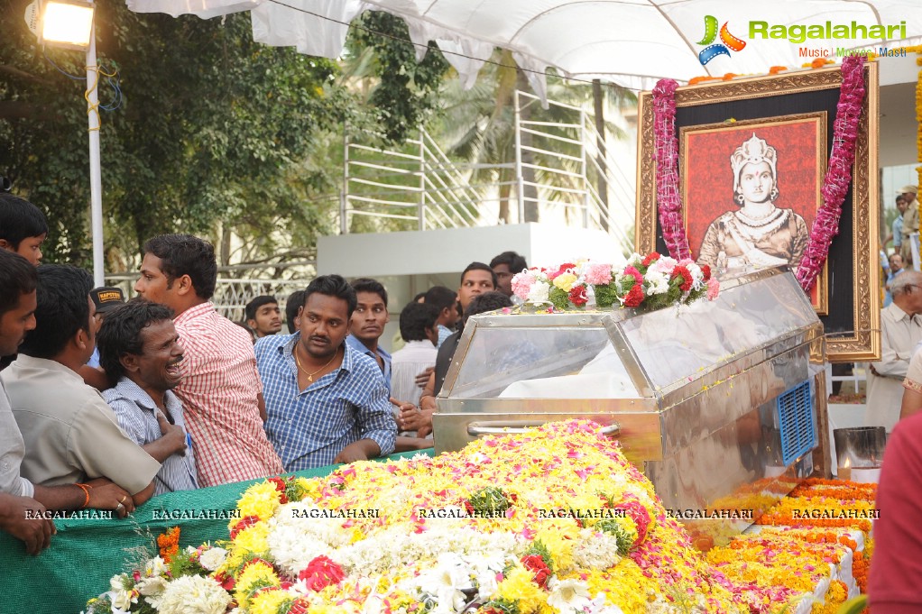 Celebrities pay homage to Dr. Akkineni Nageswara Rao