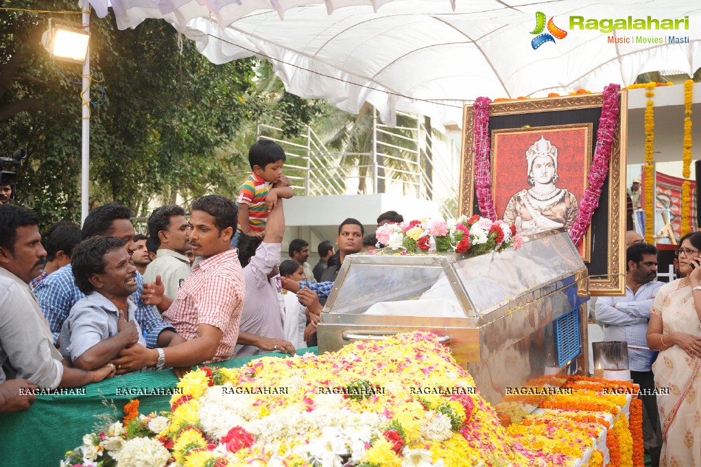 Celebrities pay homage to Dr. Akkineni Nageswara Rao