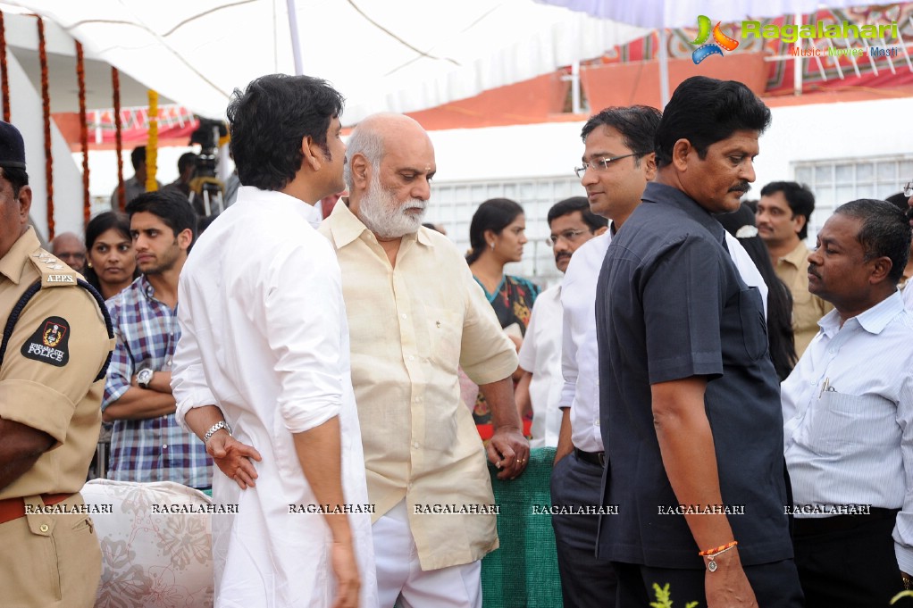 Celebrities pay homage to Dr. Akkineni Nageswara Rao