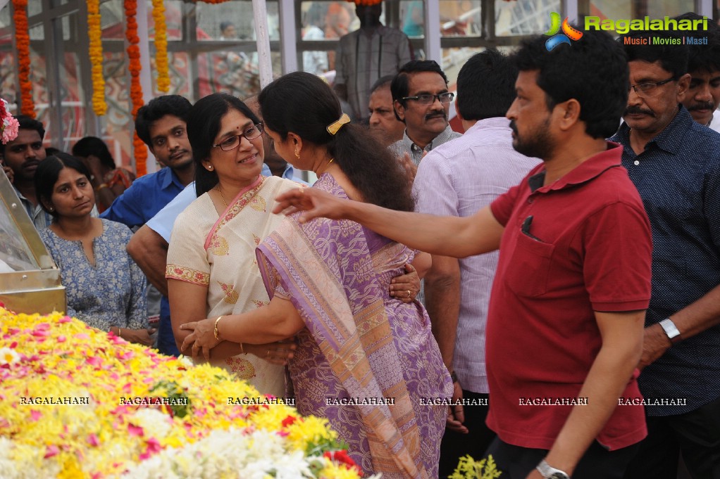 Celebrities pay homage to Dr. Akkineni Nageswara Rao