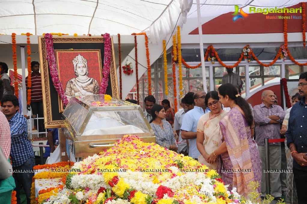 Celebrities pay homage to Dr. Akkineni Nageswara Rao