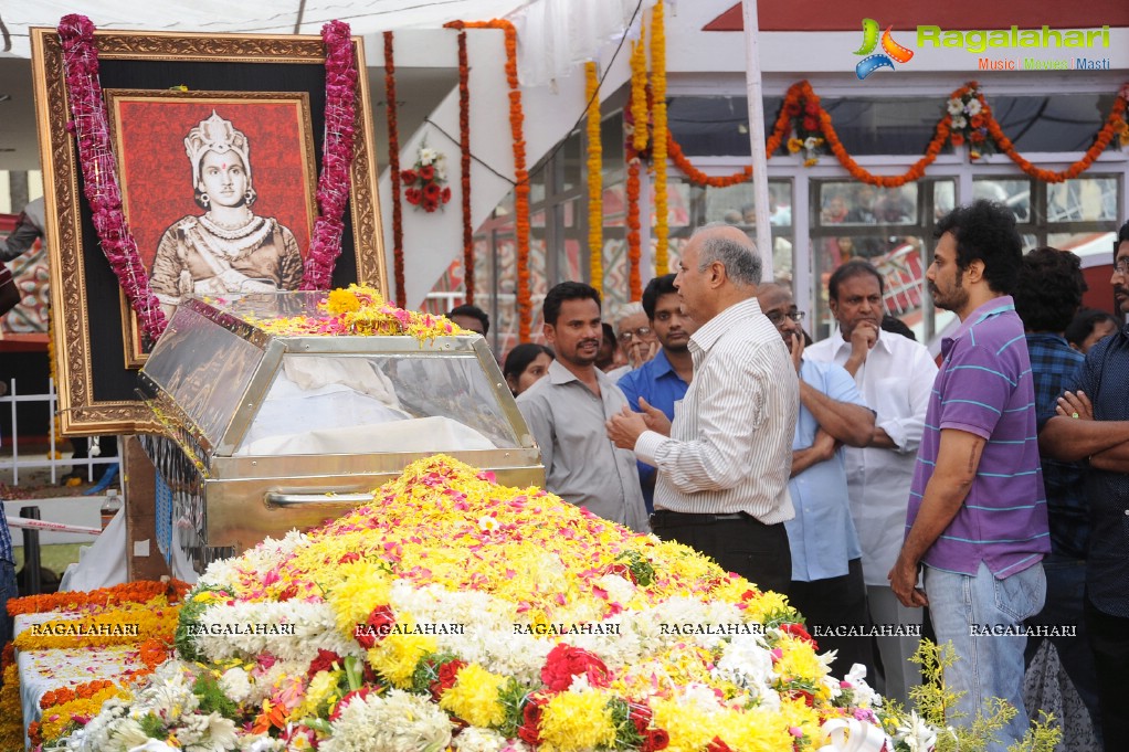 Celebrities pay homage to Dr. Akkineni Nageswara Rao