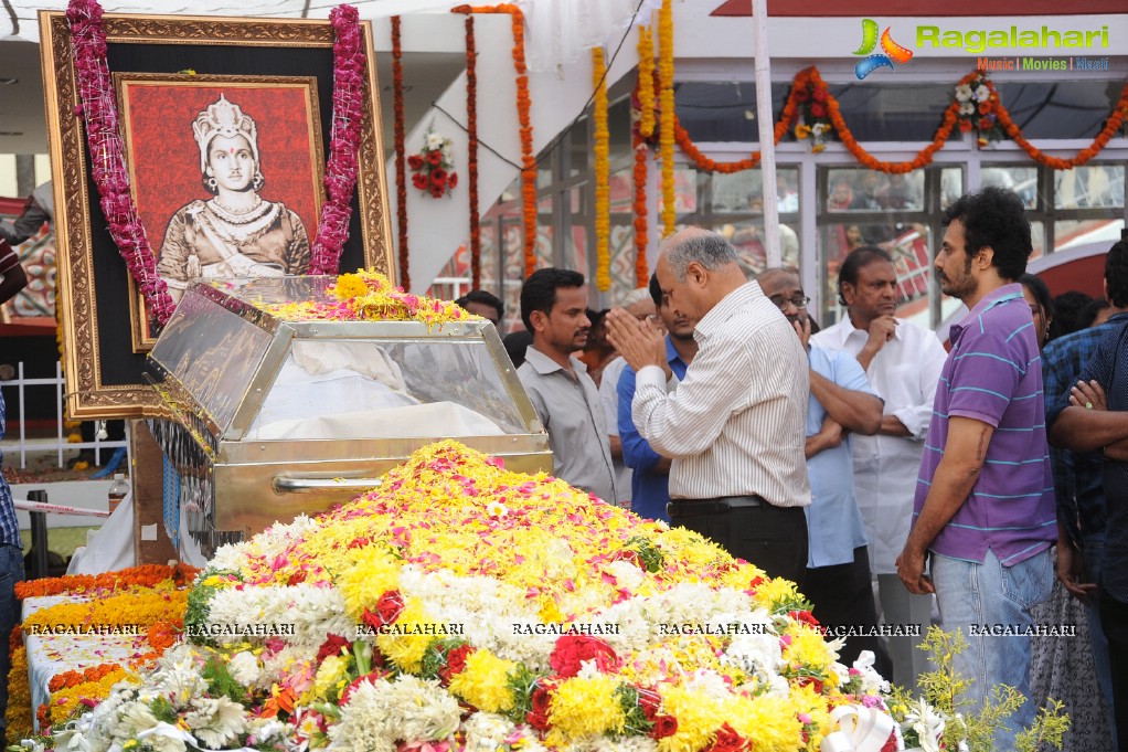 Celebrities pay homage to Dr. Akkineni Nageswara Rao