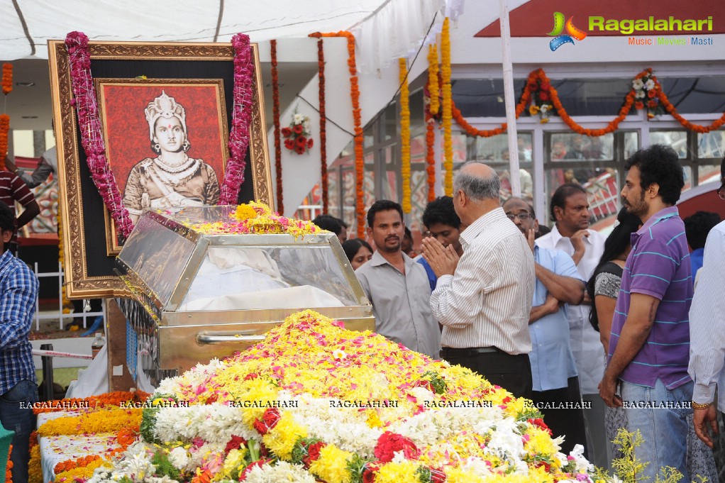 Celebrities pay homage to Dr. Akkineni Nageswara Rao