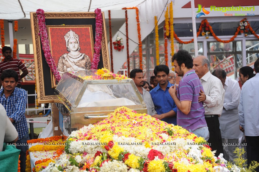 Celebrities pay homage to Dr. Akkineni Nageswara Rao