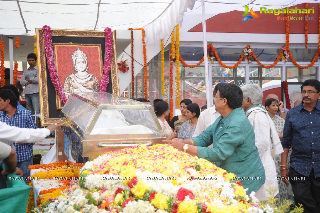 Celebrities pay homage to Dr. Akkineni Nageswara Rao