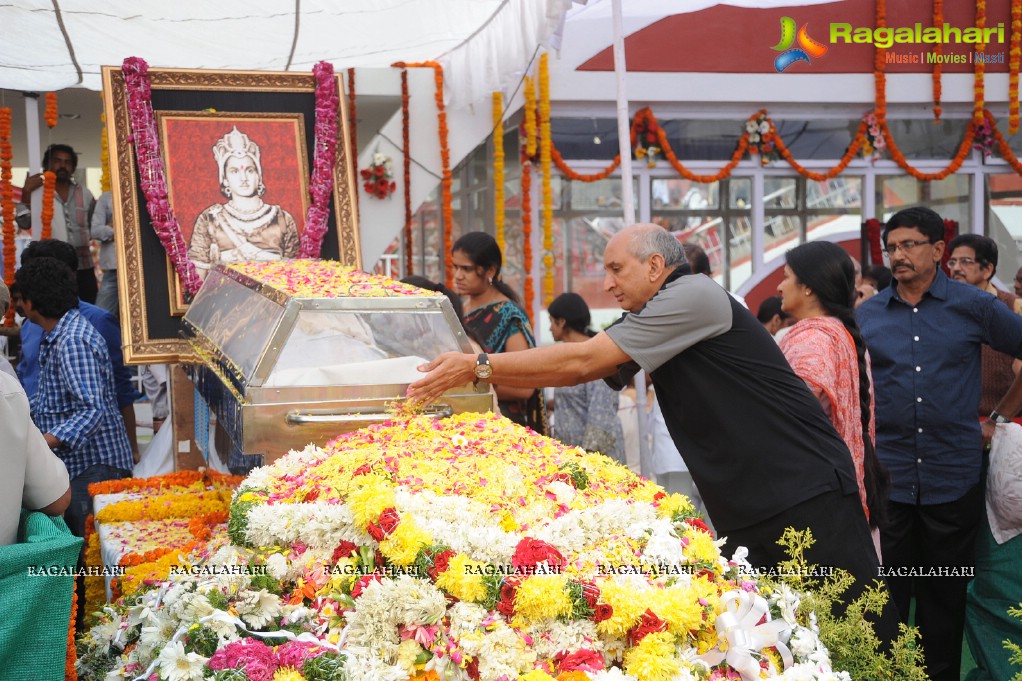 Celebrities pay homage to Dr. Akkineni Nageswara Rao