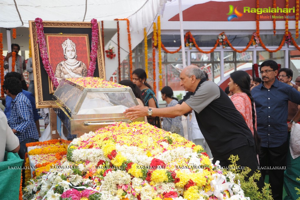 Celebrities pay homage to Dr. Akkineni Nageswara Rao