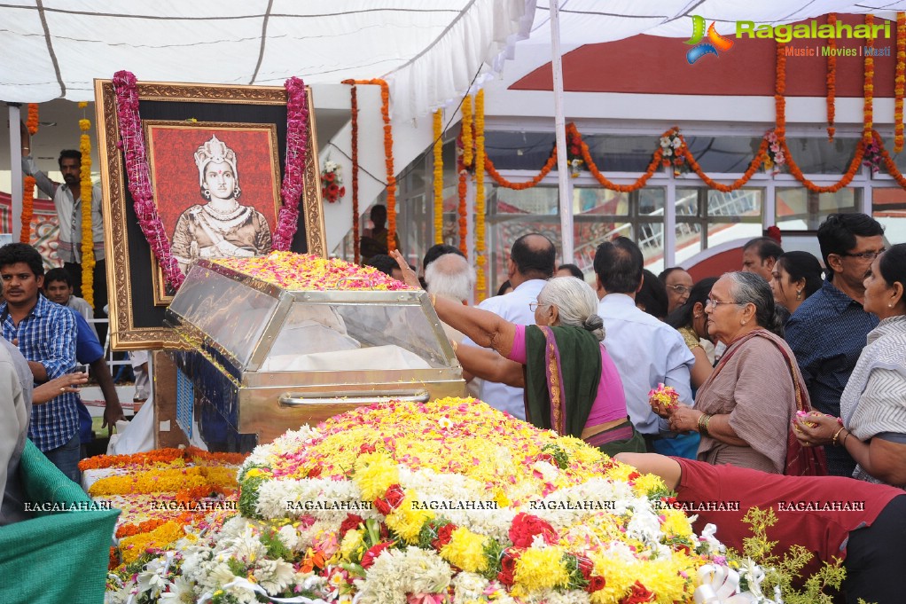 Celebrities pay homage to Dr. Akkineni Nageswara Rao