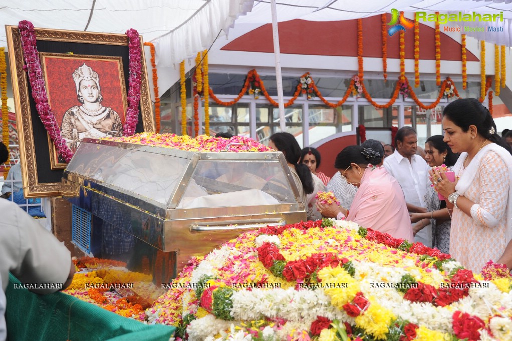 Celebrities pay homage to Dr. Akkineni Nageswara Rao