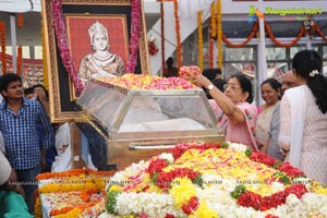 Celebrities pay homage to ANR