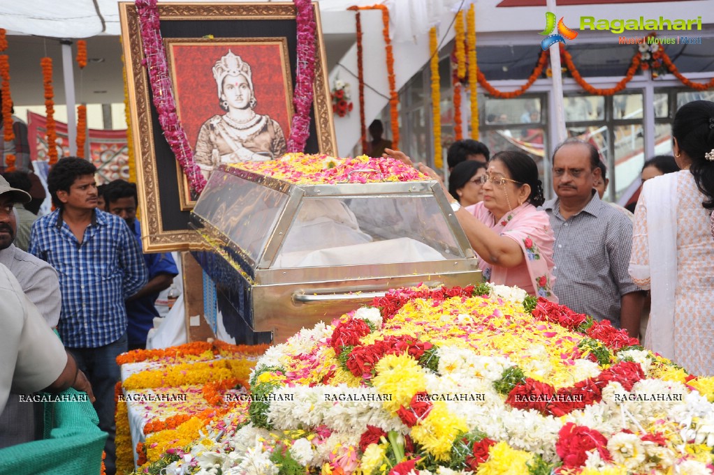 Celebrities pay homage to Dr. Akkineni Nageswara Rao