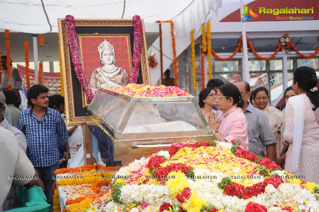 Celebrities pay homage to Dr. Akkineni Nageswara Rao