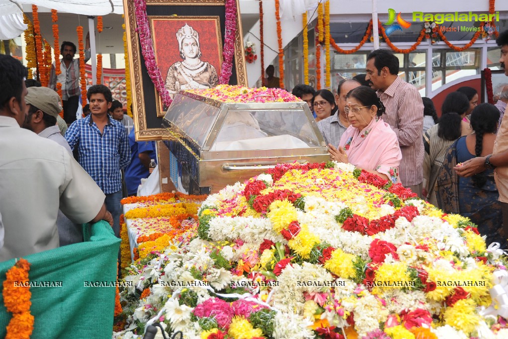 Celebrities pay homage to Dr. Akkineni Nageswara Rao