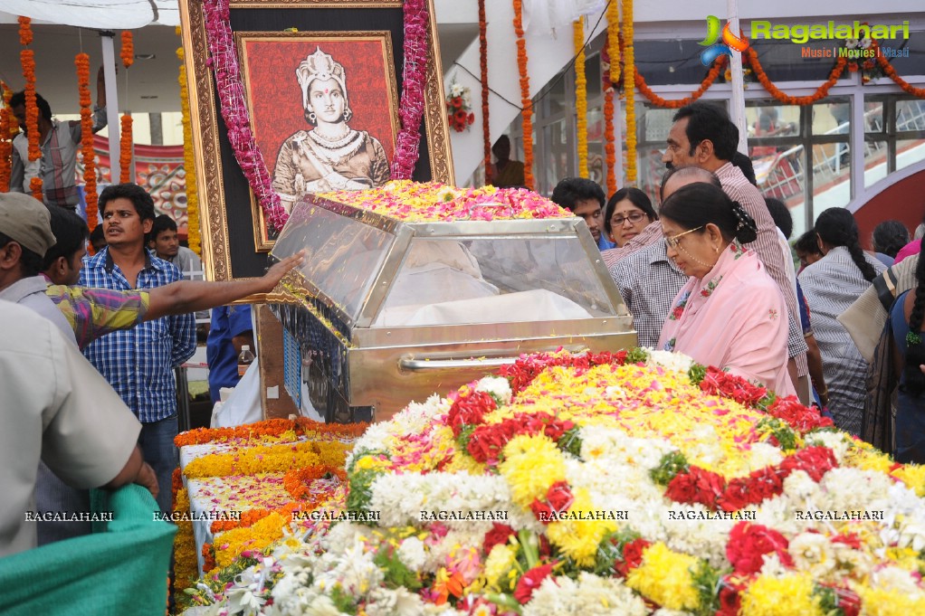 Celebrities pay homage to Dr. Akkineni Nageswara Rao