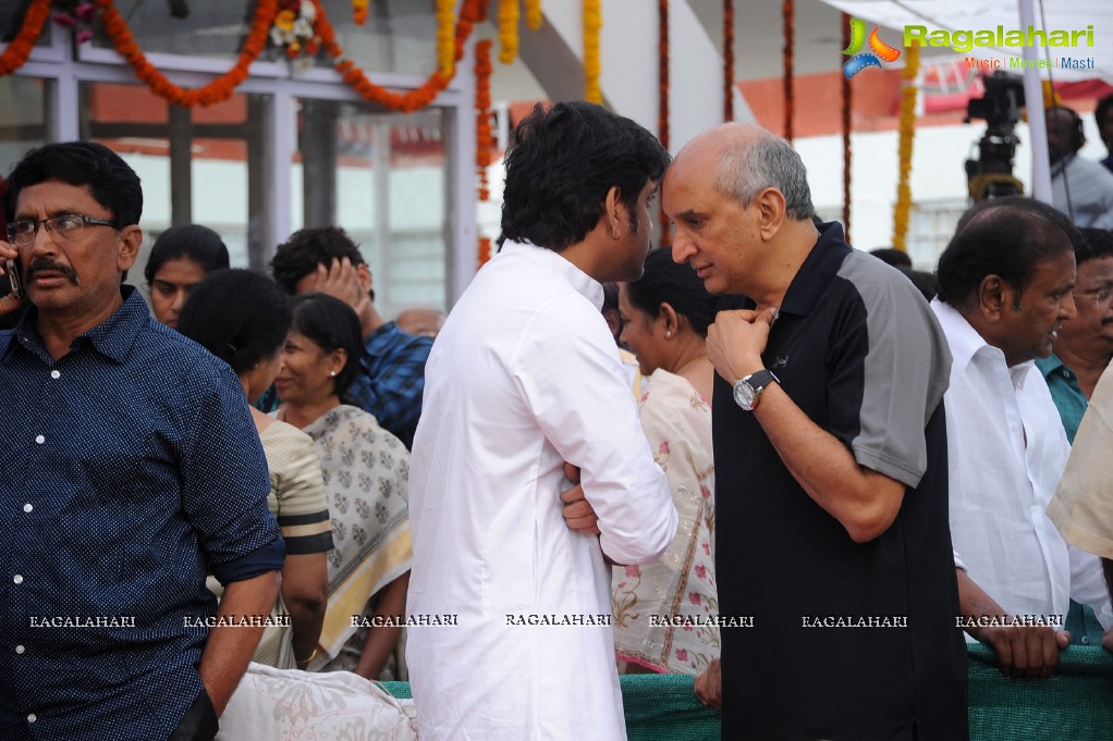 Celebrities pay homage to Dr. Akkineni Nageswara Rao