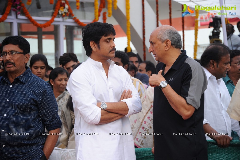 Celebrities pay homage to Dr. Akkineni Nageswara Rao