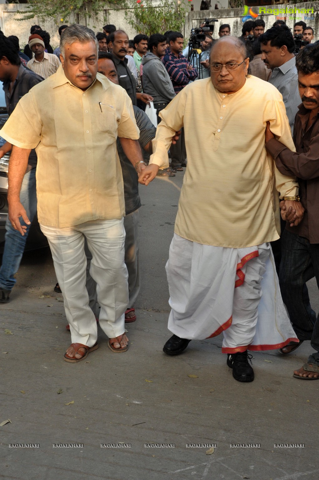 Celebrities pay homage to Dr. Akkineni Nageswara Rao