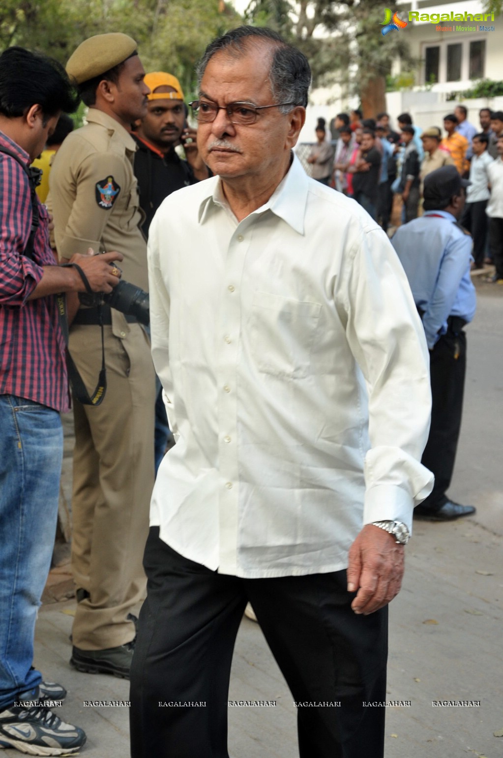 Celebrities pay homage to Dr. Akkineni Nageswara Rao