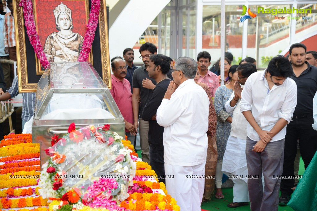 Celebrities pay homage to Dr. Akkineni Nageswara Rao