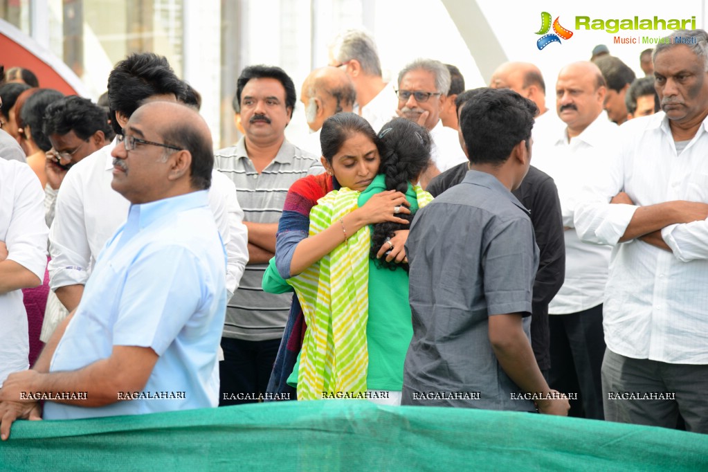 Celebrities pay homage to Dr. Akkineni Nageswara Rao