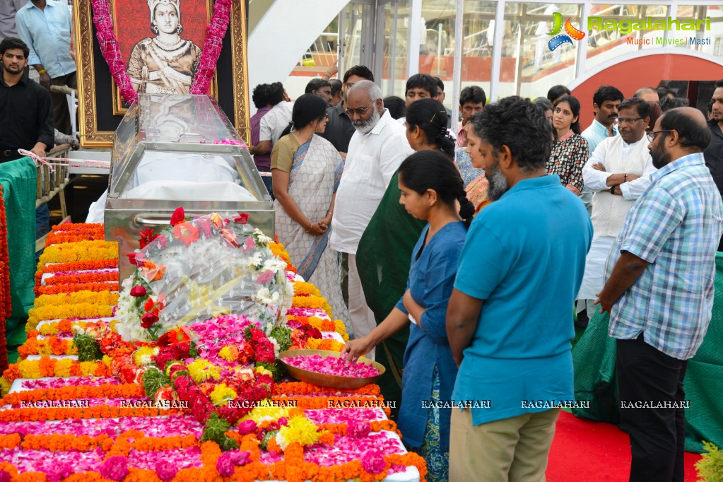 Celebrities pay homage to Dr. Akkineni Nageswara Rao