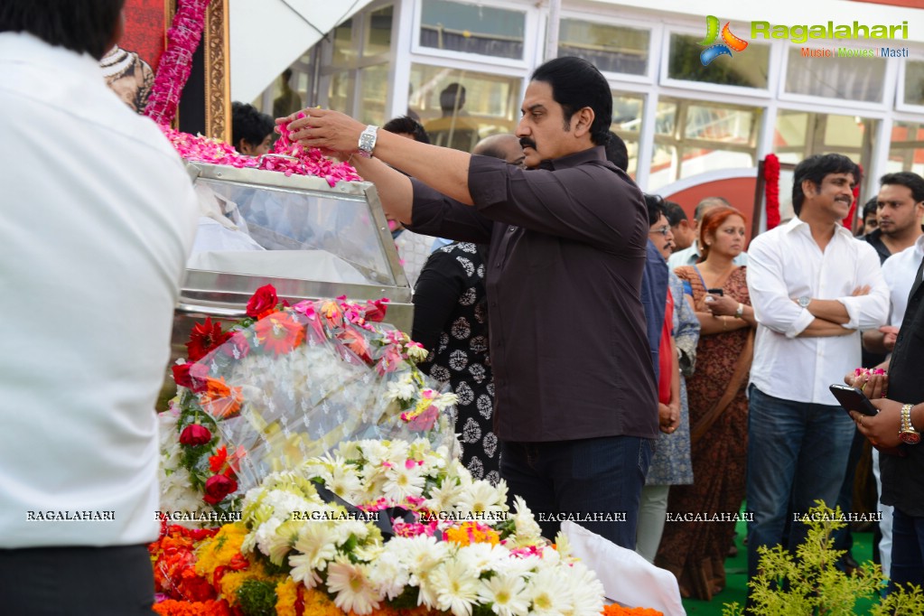 Celebrities pay homage to Dr. Akkineni Nageswara Rao