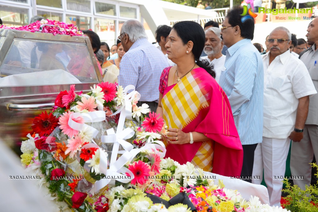 Celebrities pay homage to Dr. Akkineni Nageswara Rao