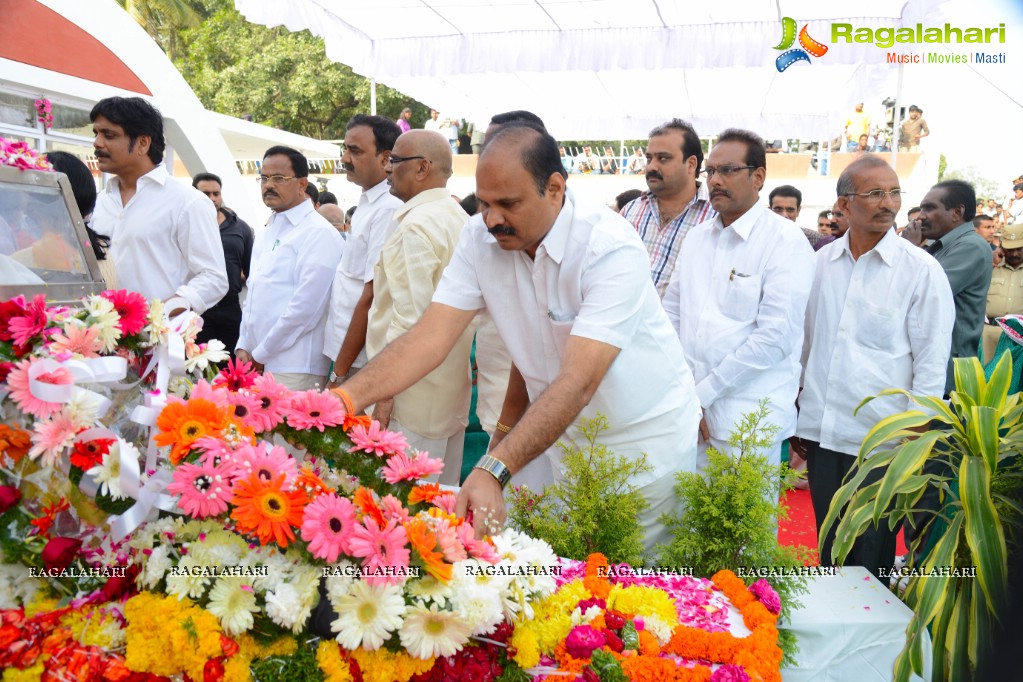 Celebrities pay homage to Dr. Akkineni Nageswara Rao