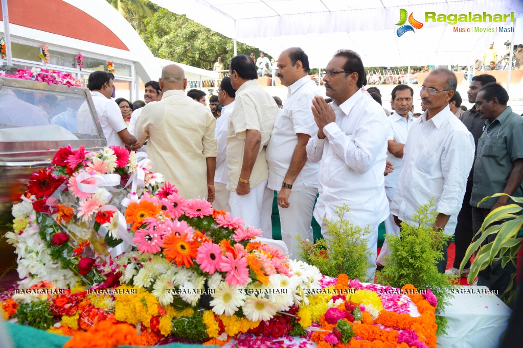 Celebrities pay homage to Dr. Akkineni Nageswara Rao