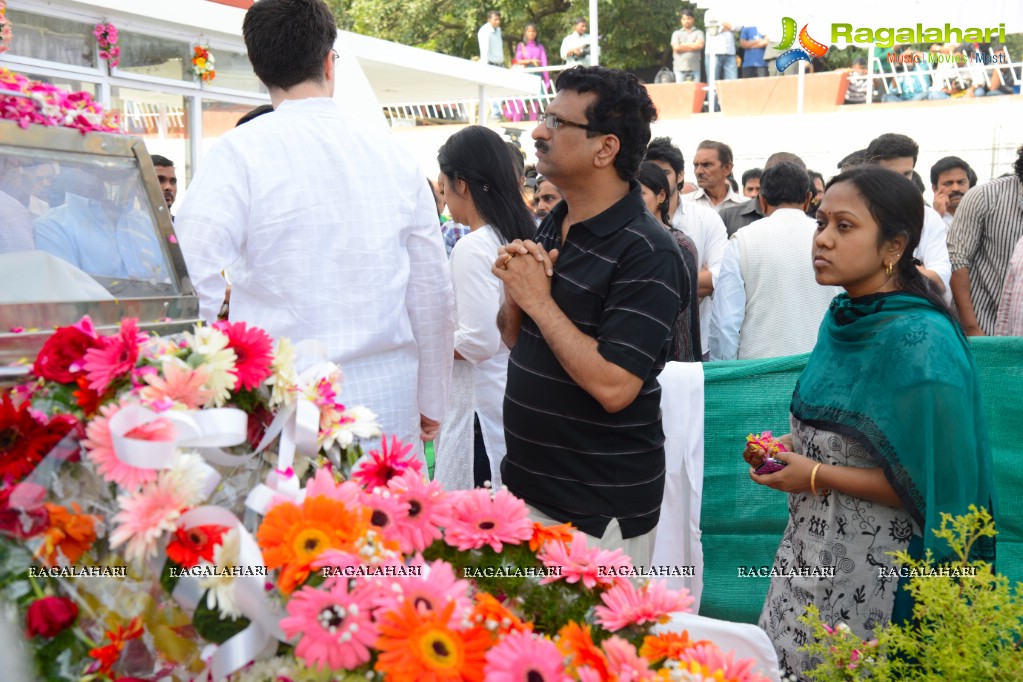 Celebrities pay homage to Dr. Akkineni Nageswara Rao