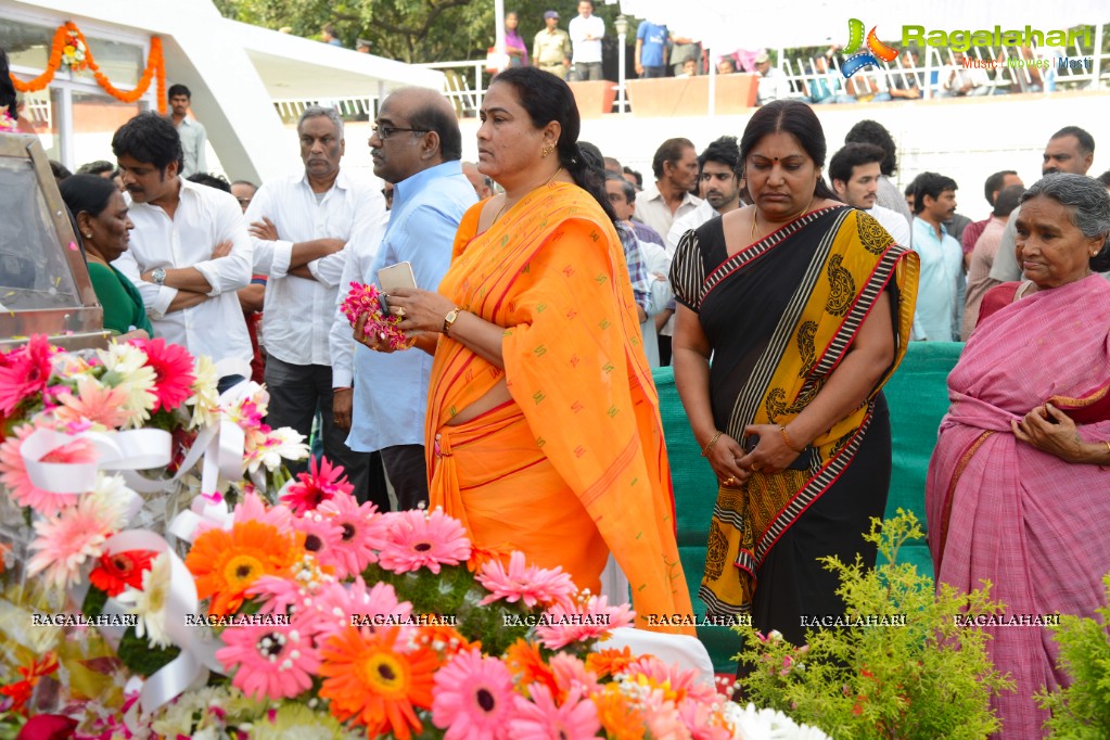 Celebrities pay homage to Dr. Akkineni Nageswara Rao