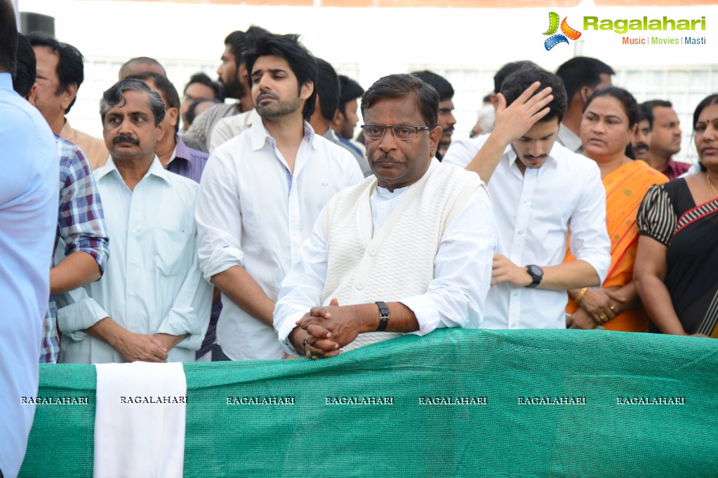 Celebrities pay homage to Dr. Akkineni Nageswara Rao