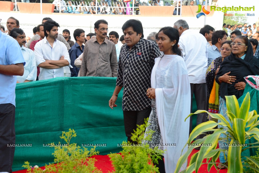 Celebrities pay homage to Dr. Akkineni Nageswara Rao