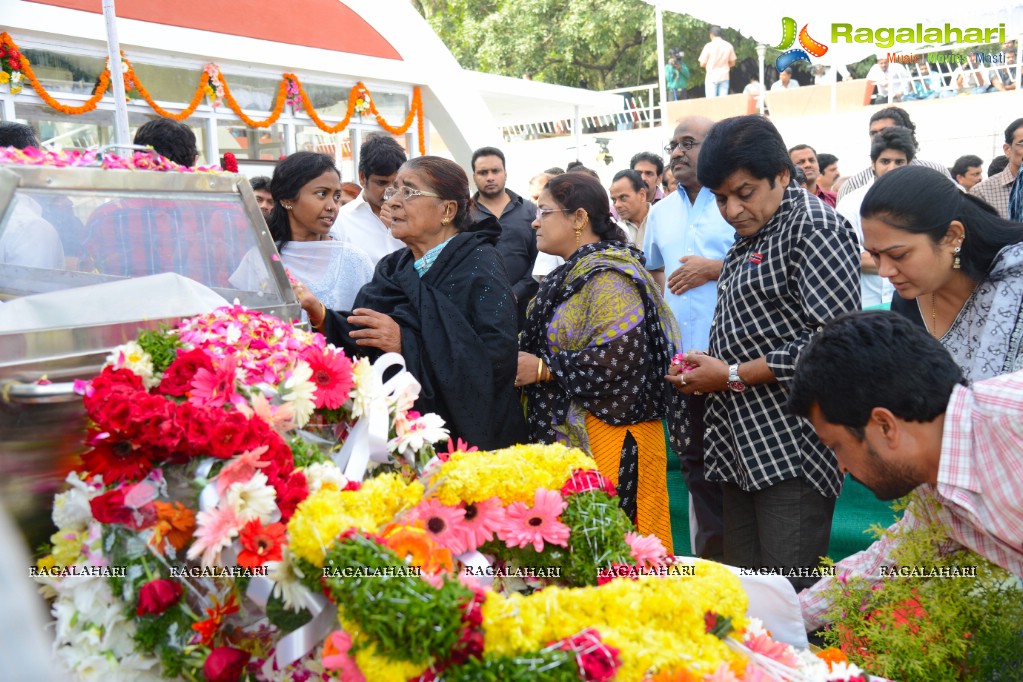 Celebrities pay homage to Dr. Akkineni Nageswara Rao