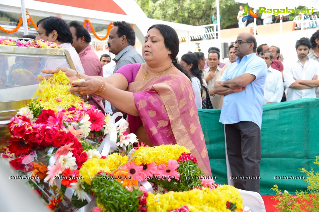 Celebrities pay homage to Dr. Akkineni Nageswara Rao