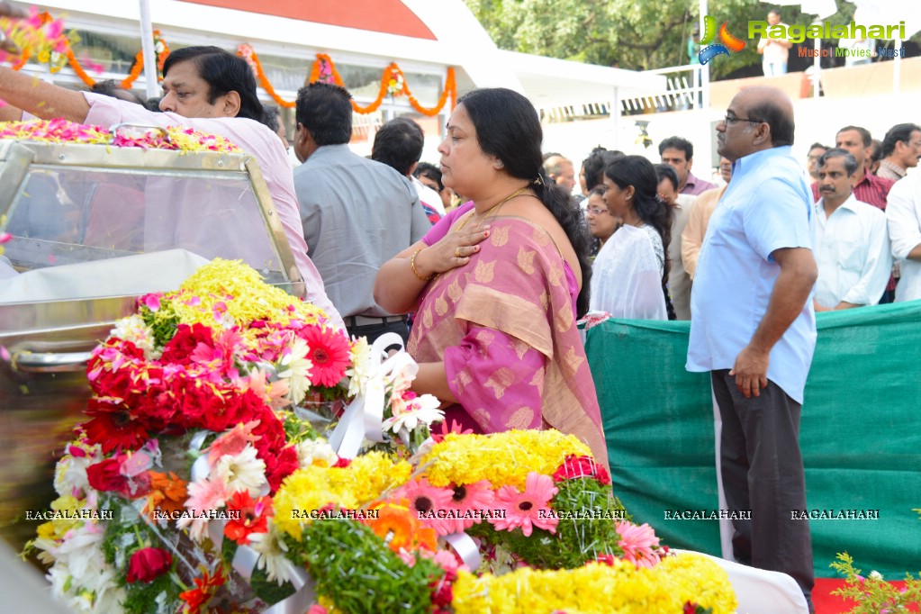 Celebrities pay homage to Dr. Akkineni Nageswara Rao