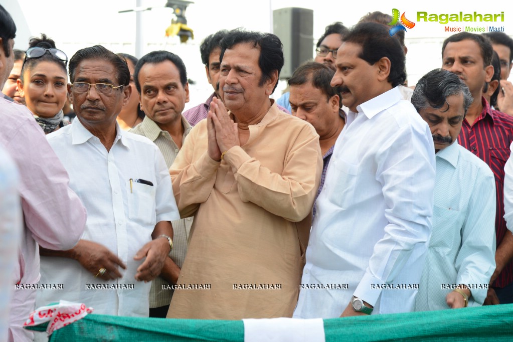 Celebrities pay homage to Dr. Akkineni Nageswara Rao