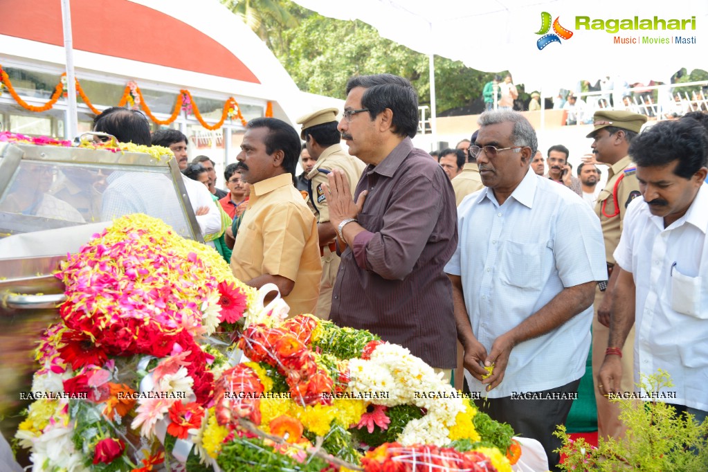 Celebrities pay homage to Dr. Akkineni Nageswara Rao