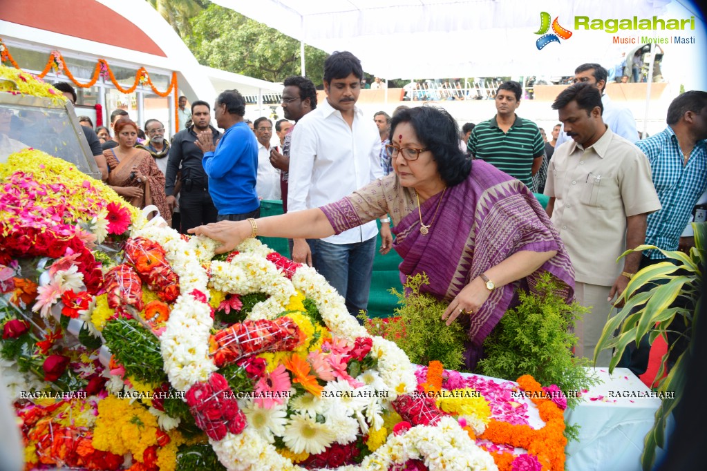 Celebrities pay homage to Dr. Akkineni Nageswara Rao