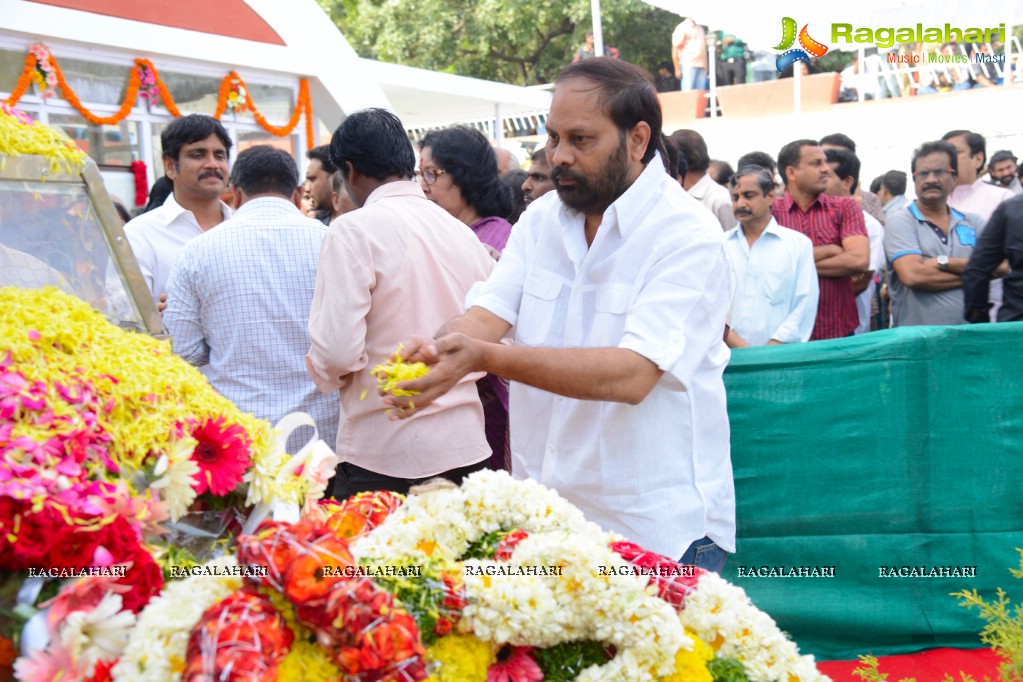 Celebrities pay homage to Dr. Akkineni Nageswara Rao