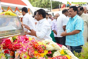 Celebrities pay homage to ANR