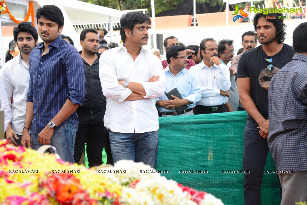 Celebrities pay homage to Dr. Akkineni Nageswara Rao