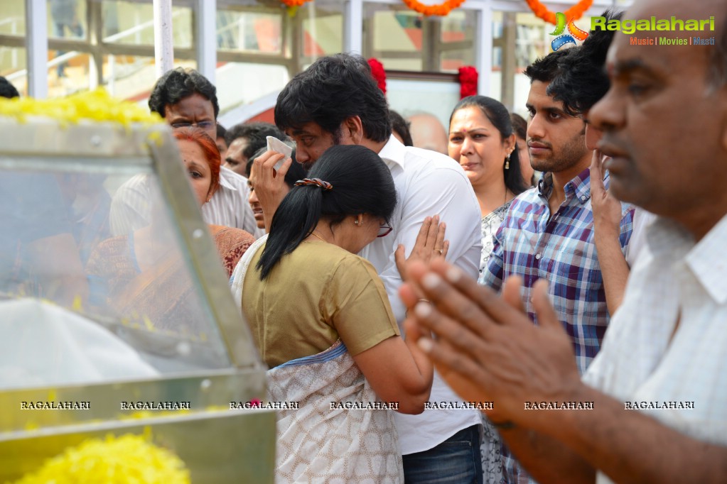 Celebrities pay homage to Dr. Akkineni Nageswara Rao