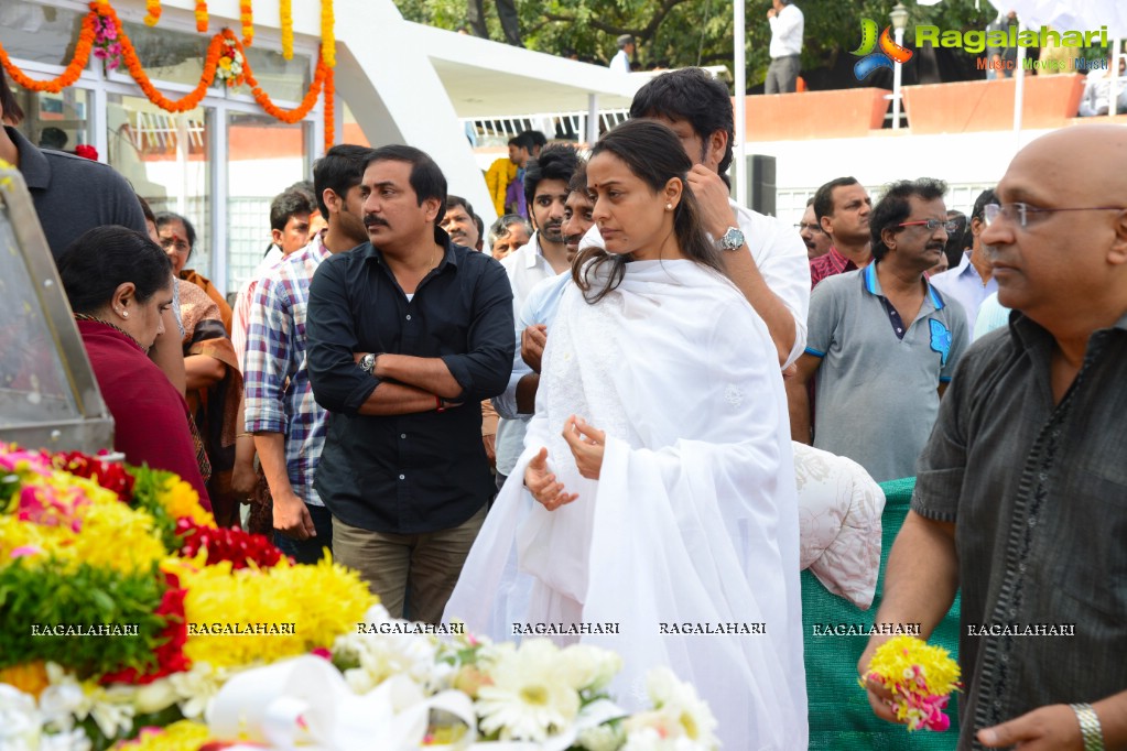 Celebrities pay homage to Dr. Akkineni Nageswara Rao